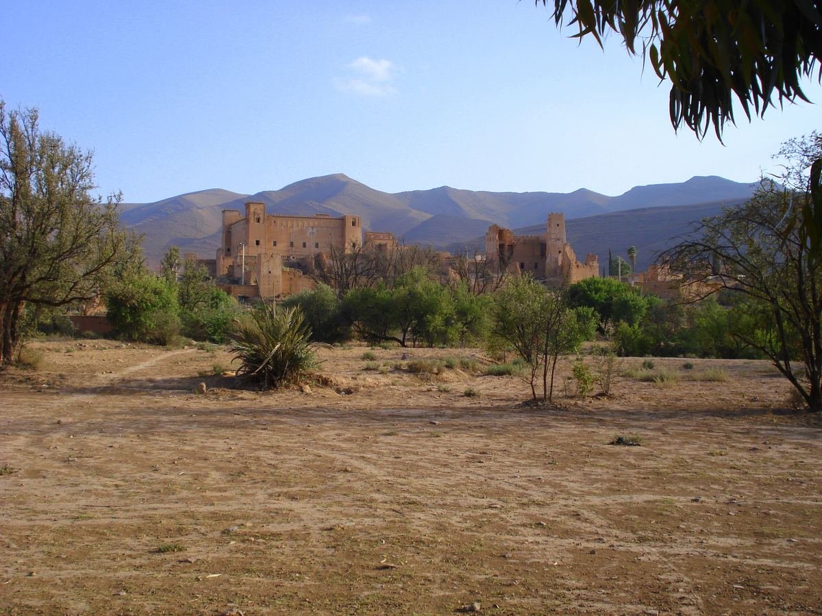 La kasbah en terre des Glaoui à Taliouine, au pied des montagnes de l'Anti-Atlas